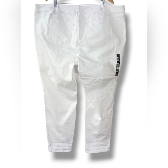 Torrid White Distressed Boyfriend Jeans 🤍 Size 26W/4X - Picture 3 of 6